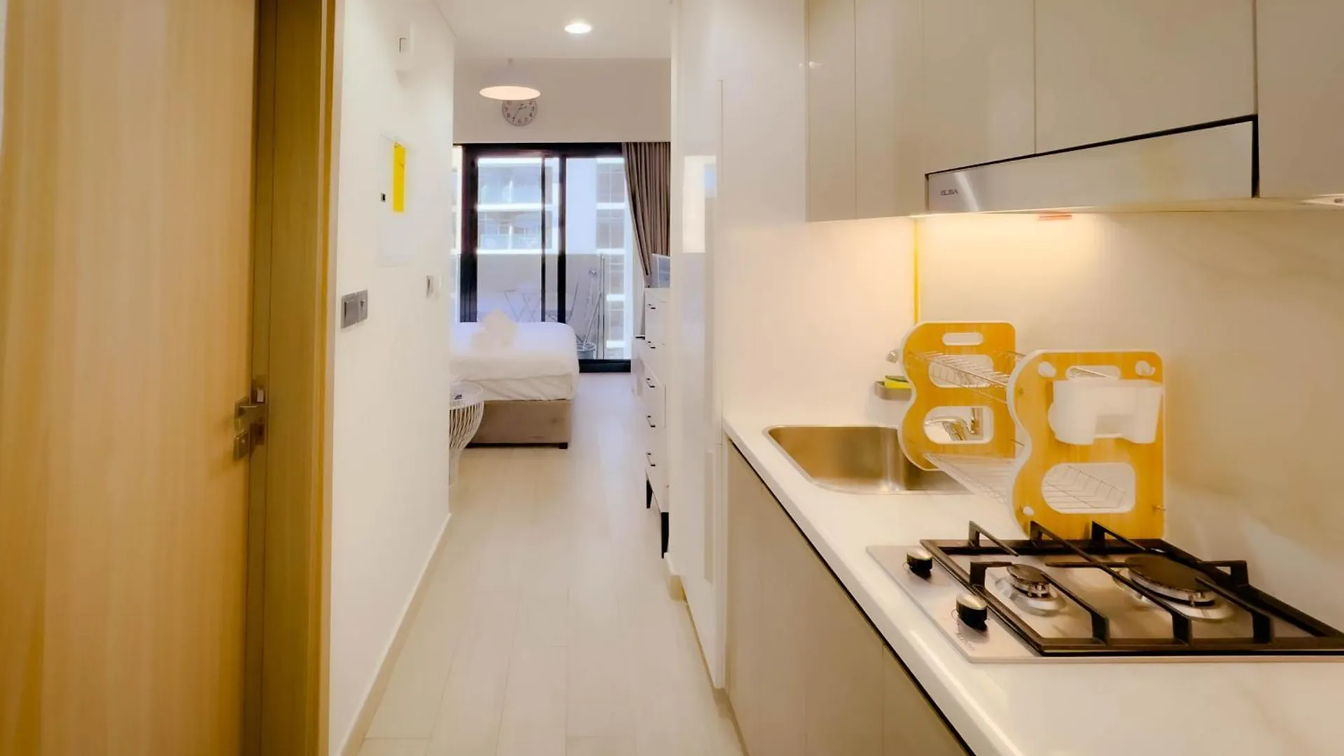 Lavish Studio 10 Min Downtown Dubai Appartamento