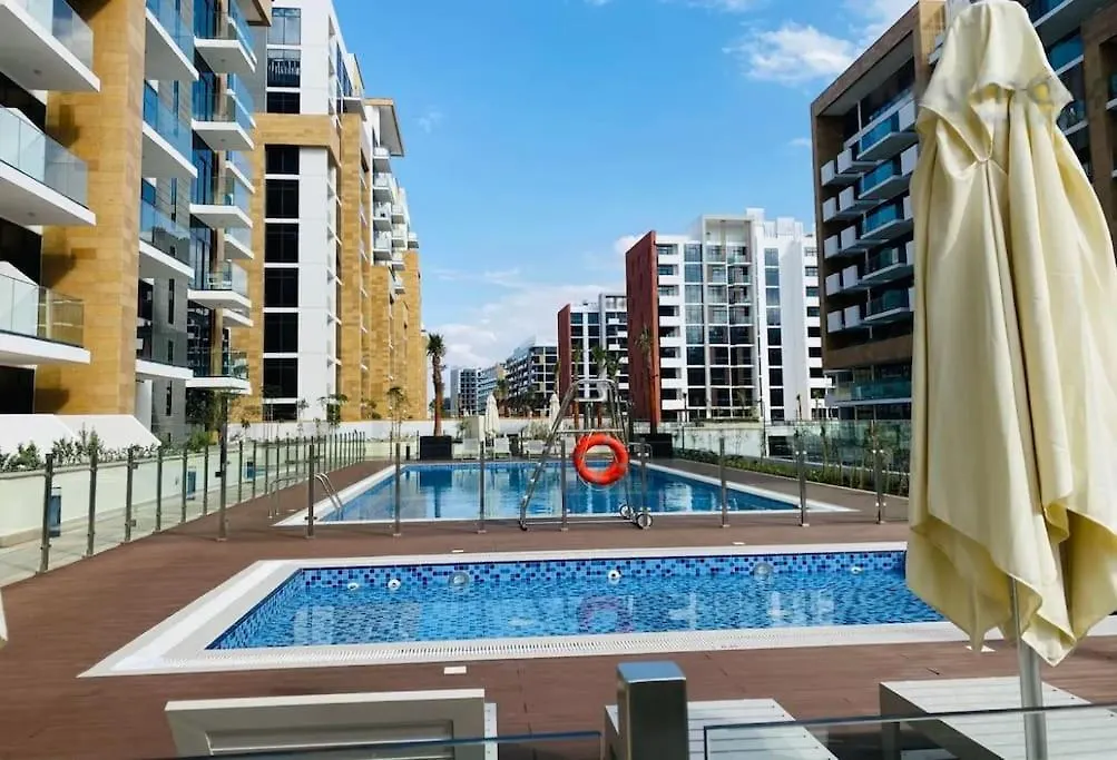 Lavish Studio 10 Min Downtown Dubai Apartment