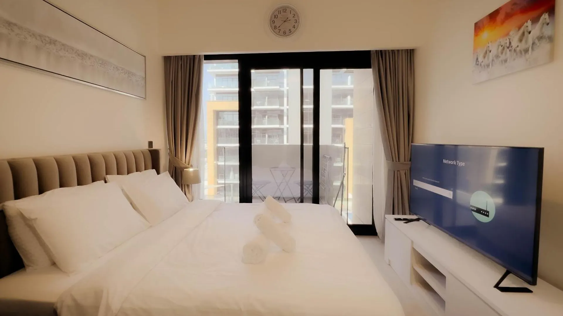 Apartment Lavish Studio 10 Min Downtown Dubai