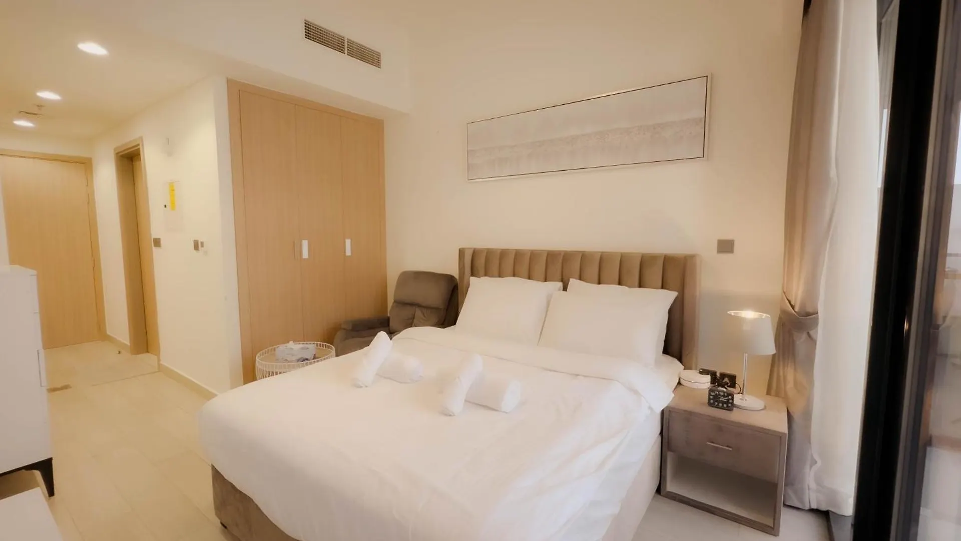 Lavish Studio 10 Min Downtown Dubai